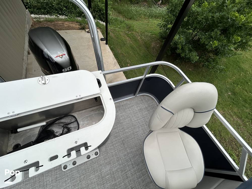 Slide: The Image of Qwest LE820 XRE CR 2021 - 15473939