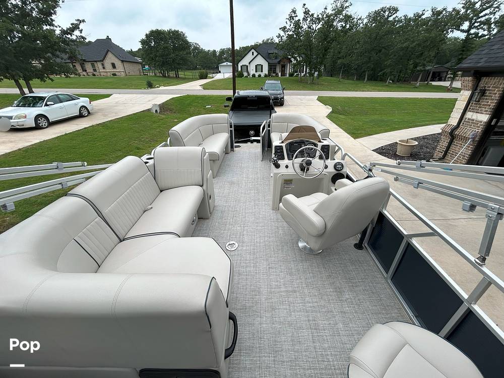 Slide: The Image of Qwest LE820 XRE CR 2021 - 15473941