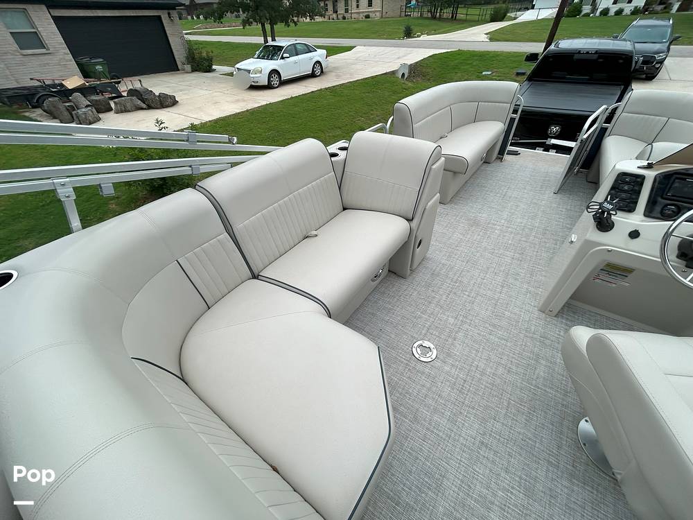 Slide: The Image of Qwest LE820 XRE CR 2021 - 15473942