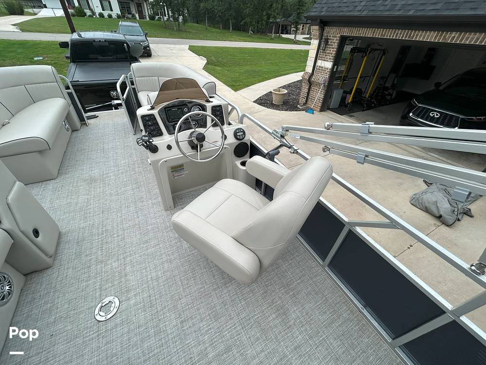 Slide: The Image of Qwest LE820 XRE CR 2021 - 15473943