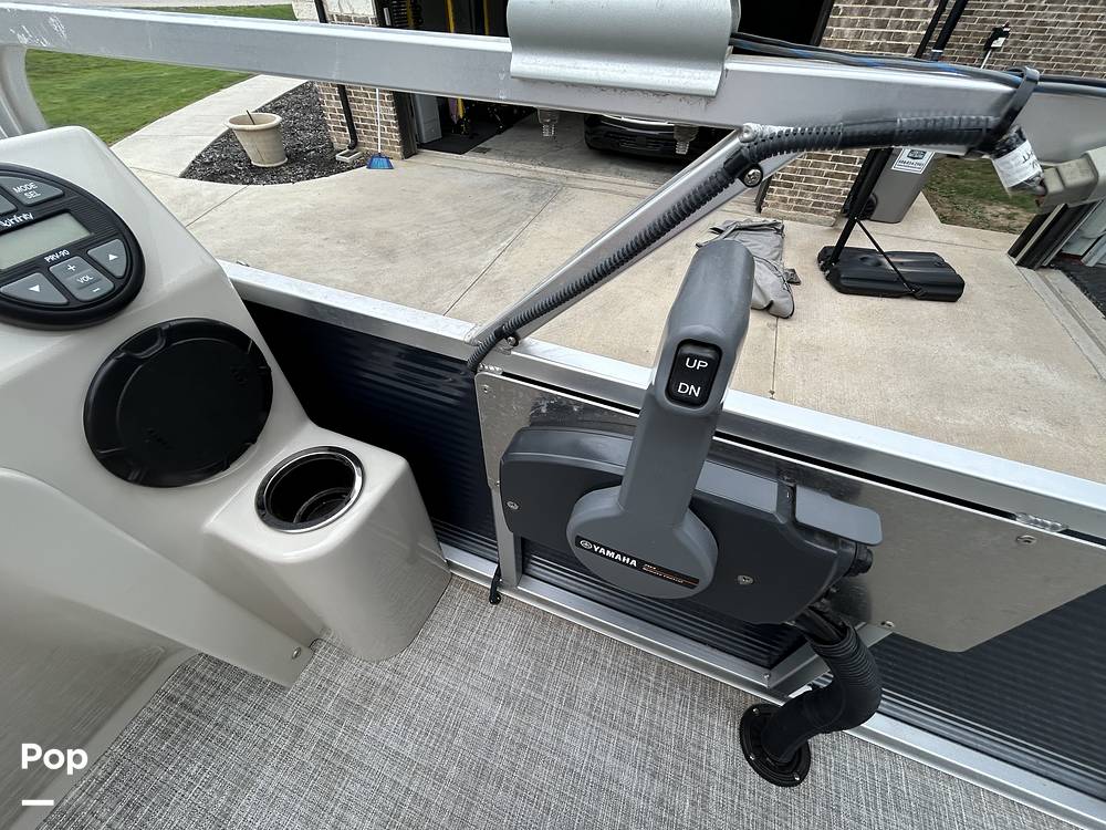 Slide: The Image of Qwest LE820 XRE CR 2021 - 15473944