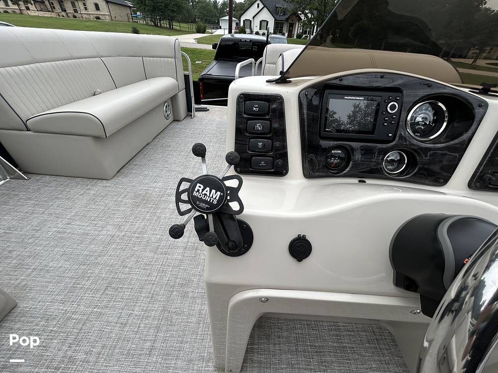 Slide: The Image of Qwest LE820 XRE CR 2021 - 15473946