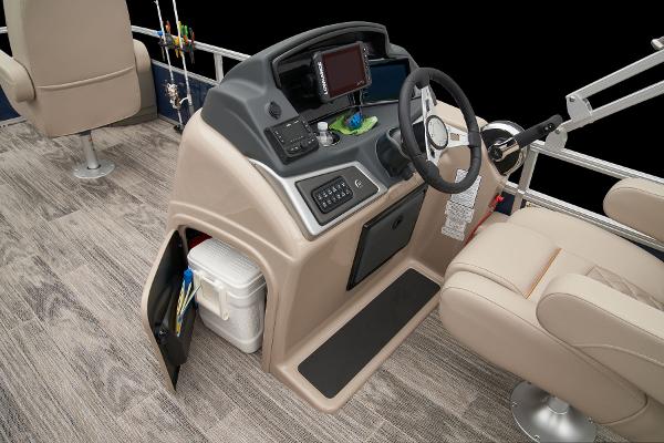 Slide: The Image of Ranger Reata 220F 2025 - 27