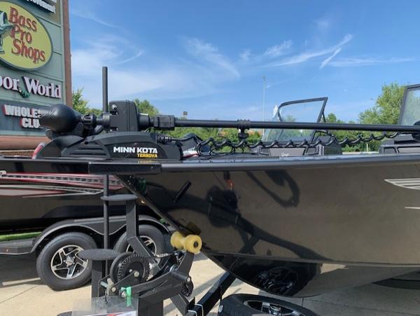 Slide: The Image of 2024 Ranger VX1888 WT boat with Minn Kota trolling motor at Bass Pro Shops. - 8