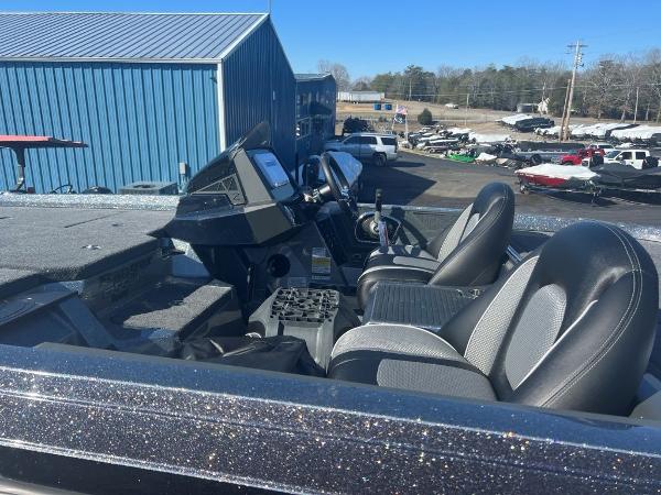 Slide: The Image of 2023 Ranger Z518 boat interior with dual seats and control console. - 8