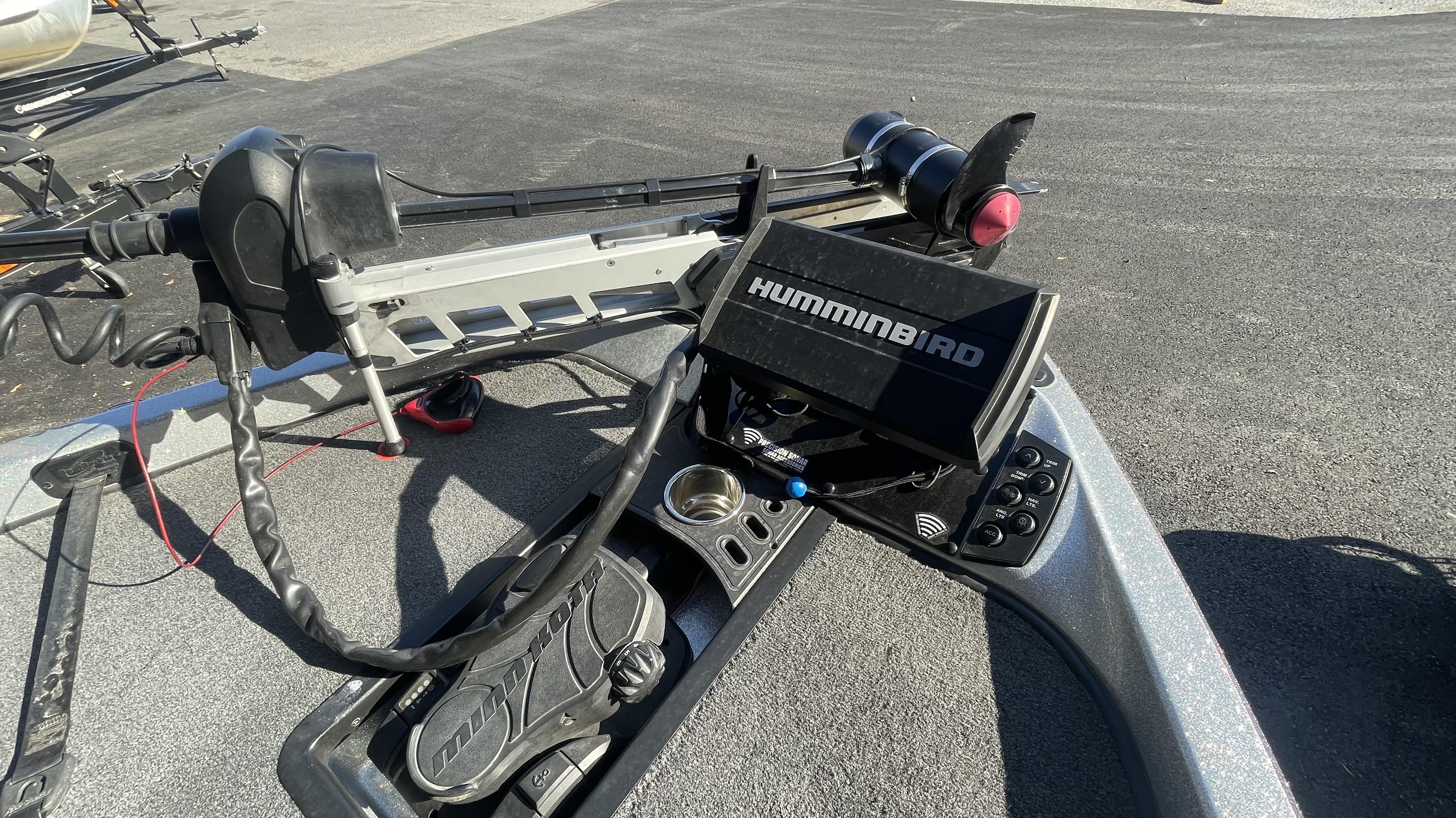Slide: The Image of 2018 Ranger Z519C boat with Humminbird fish finder and trolling motor. - 7
