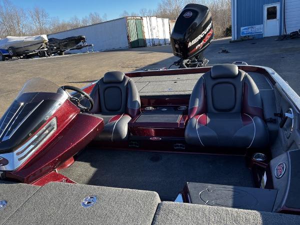 Slide: The Image of 2018 Ranger Z519C boat interior with dual seats and Mercury outboard motor. - 8
