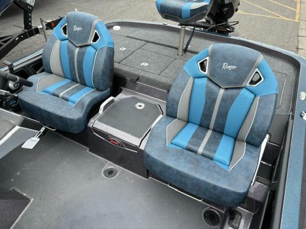 Slide: The Image of 2024 Ranger Z520R Ranger Cup Equipped boat with blue and gray seats. - 5