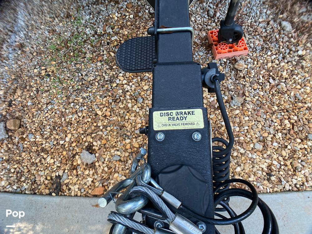 Slide: The Image of Ranger Boats 220C 2022 - 14549204