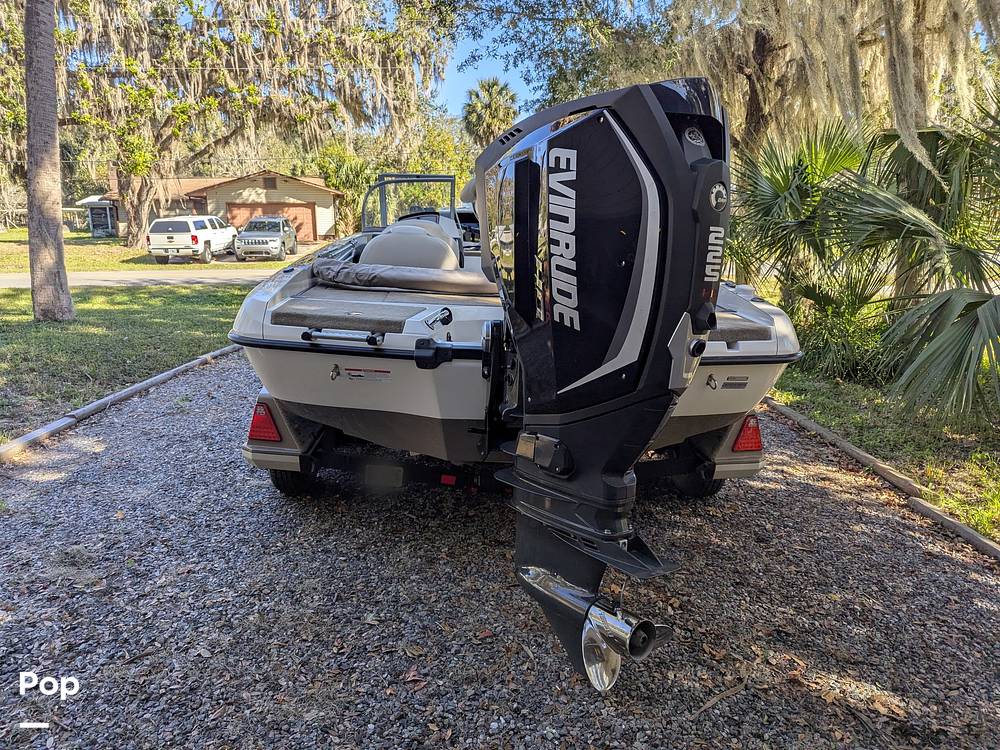 Slide: The Image of Ranger Boats Reata 212 LS 2019 - 14967988