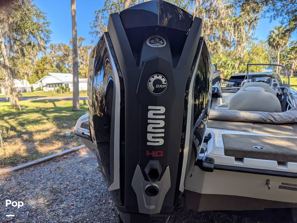 Slide: The Image of Ranger Boats Reata 212 LS 2019 - 14968027