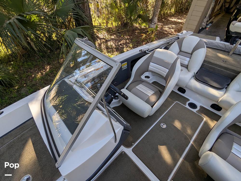 Slide: The Image of Ranger Boats Reata 212 LS 2019 - 14968071