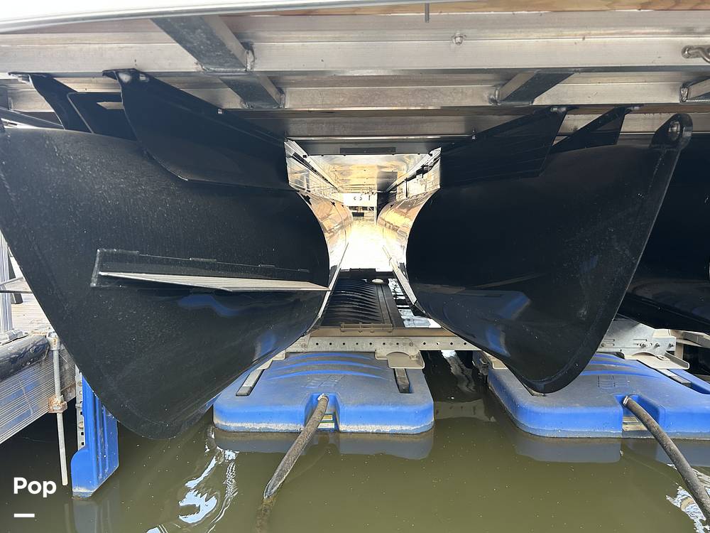 Slide: The Image of Ranger Boats Reata 223FC 2023 - 14828379