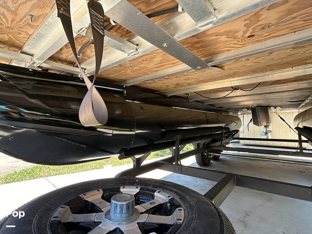 Slide: The Image of Underbelly - 14438094