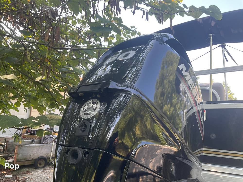 Slide: The Image of Ranger Boats Reata rp 200f 2021 - 21