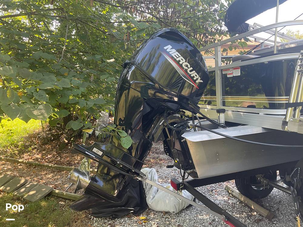 Slide: The Image of Ranger Boats Reata rp 200f 2021 - 23