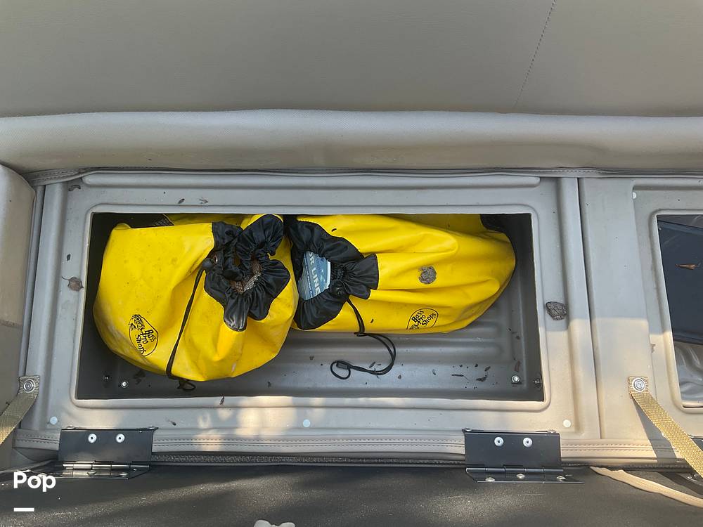 Slide: The Image of Ranger Boats Reata rp 200f 2021 - 38