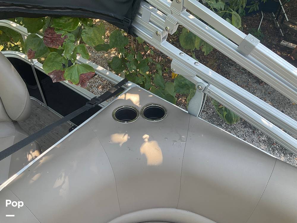 Slide: The Image of Ranger Boats Reata rp 200f 2021 - 40