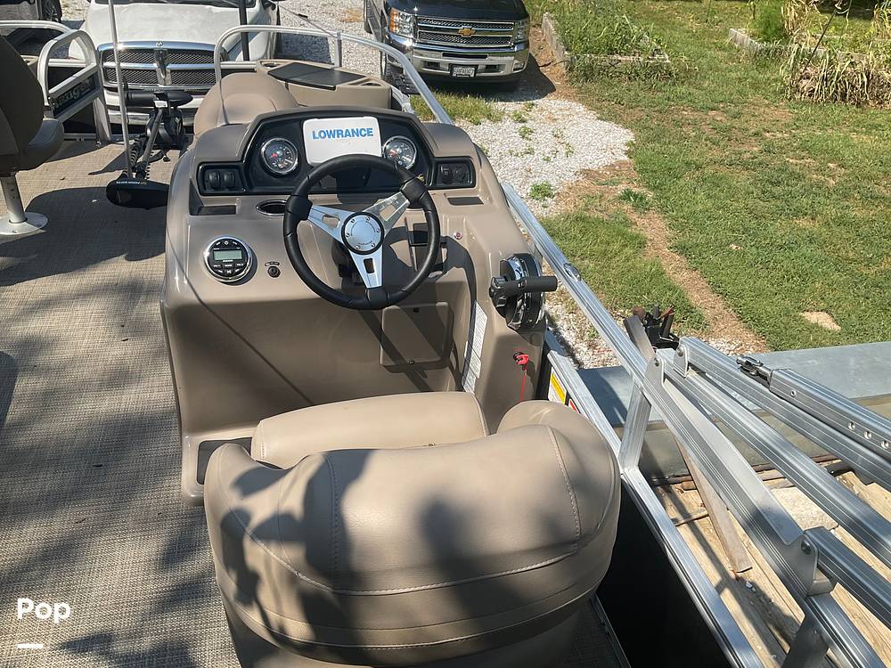 Slide: The Image of Ranger Boats Reata rp 200f 2021 - 42