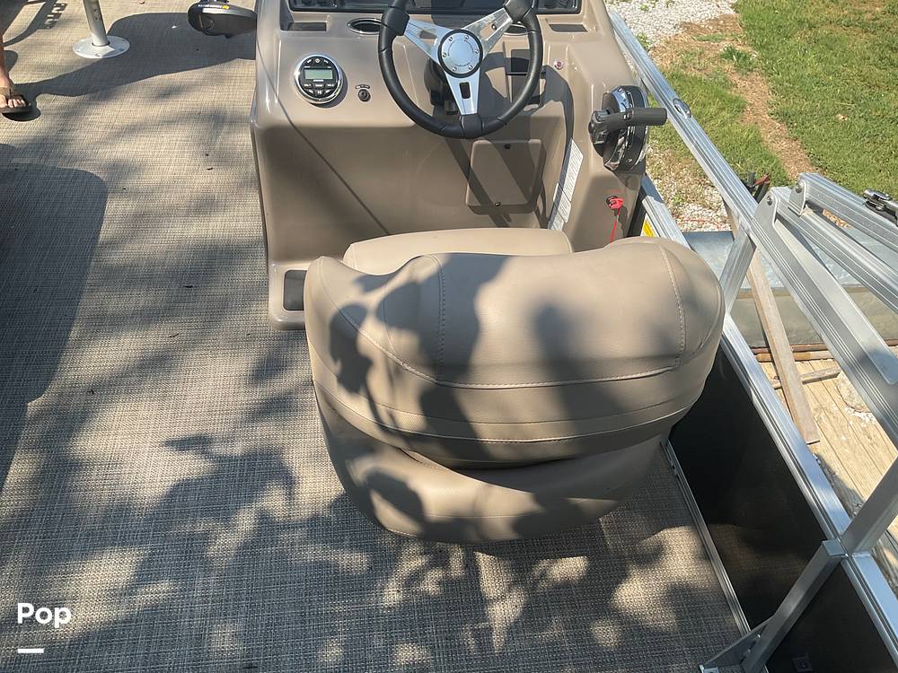 Slide: The Image of Ranger Boats Reata rp 200f 2021 - 43
