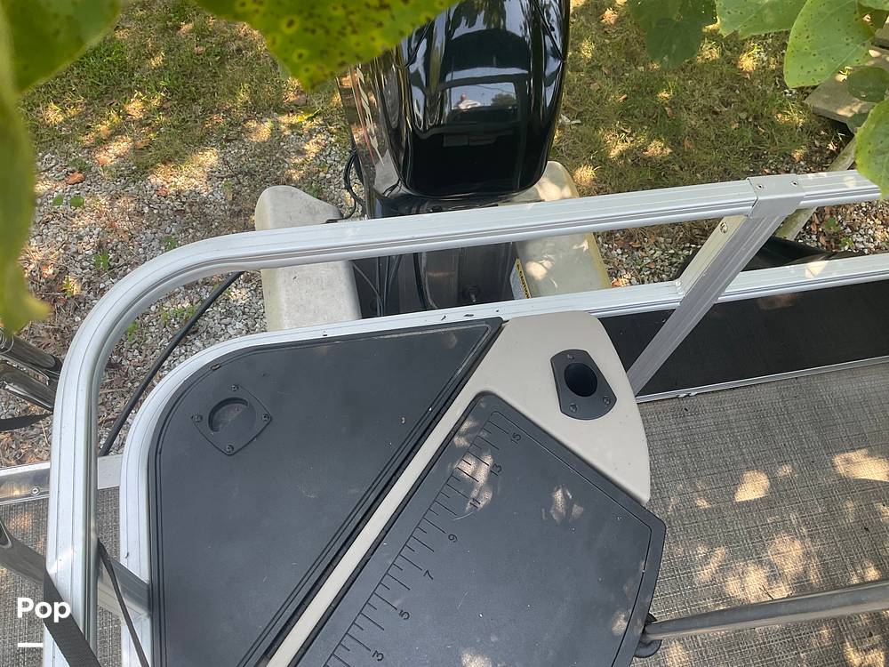 Slide: The Image of Ranger Boats Reata rp 200f 2021 - 46