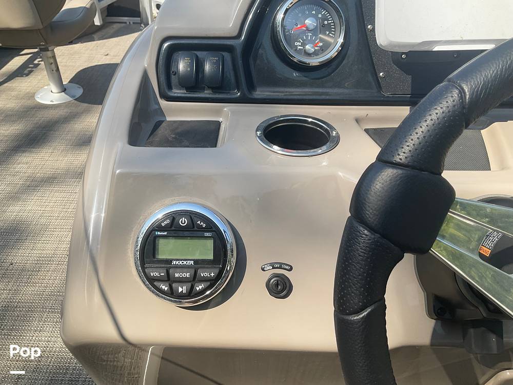 Slide: The Image of Ranger Boats Reata rp 200f 2021 - 48