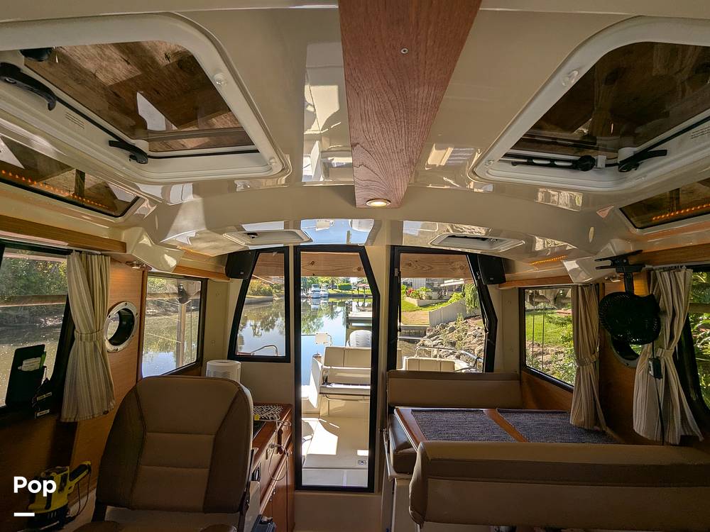 Slide: The Image of Ranger Tug R-23 2020 - 15268388