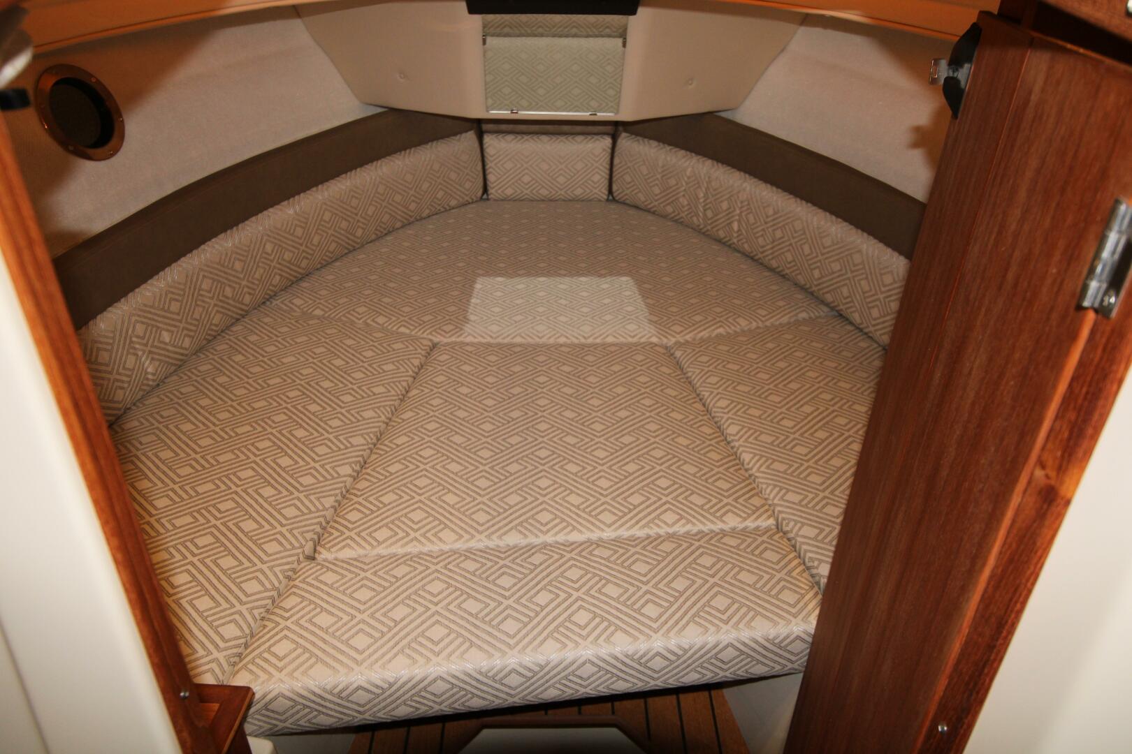 Slide: The Image of Ranger Tug R-23 2021 - 5434910