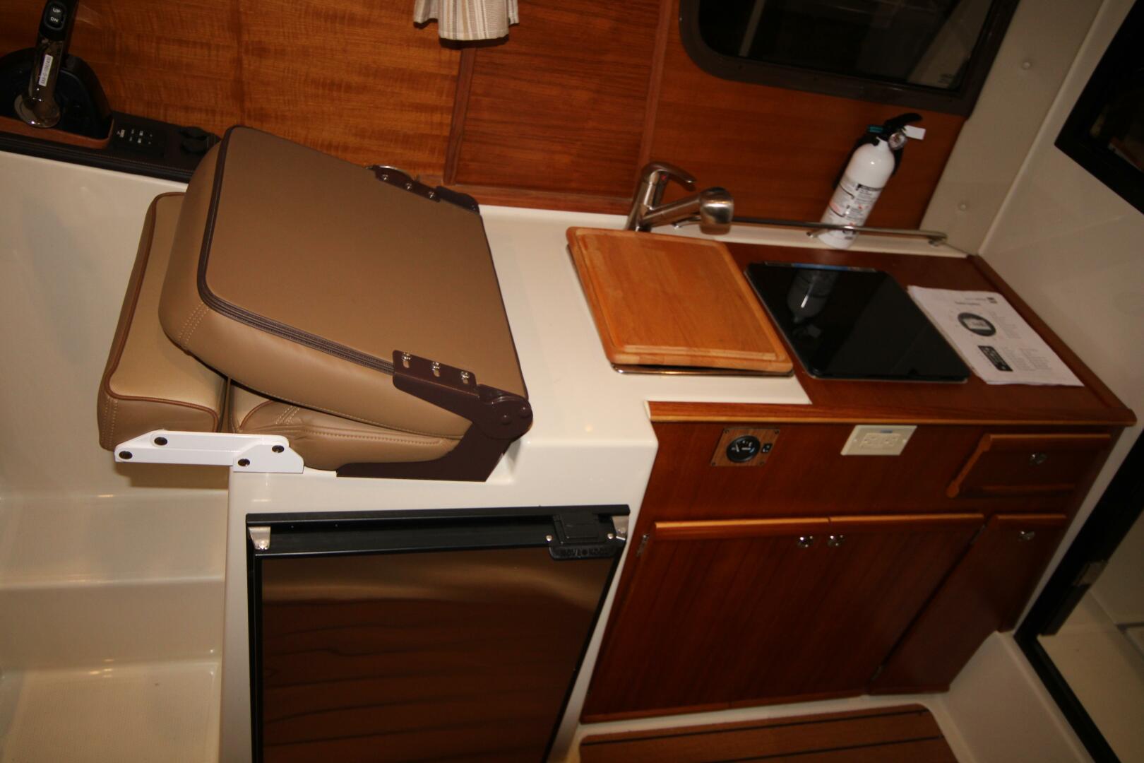 Slide: The Image of Ranger Tug R-23 2021 - 5434924