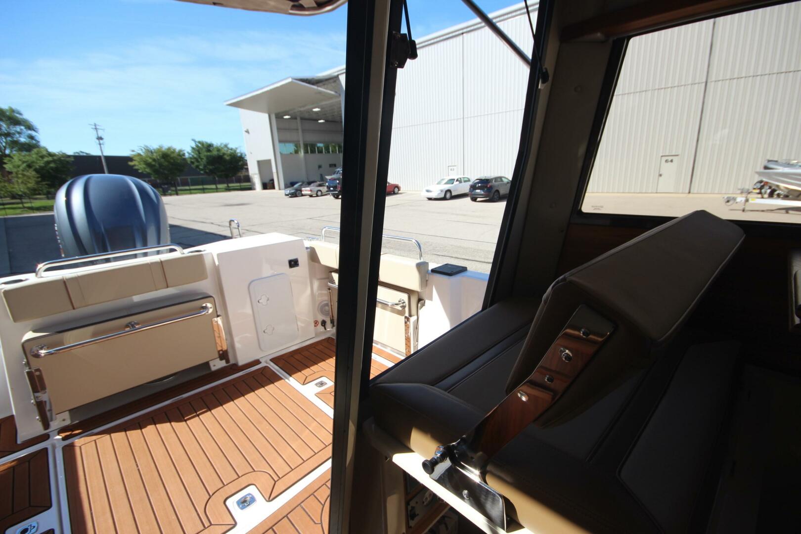 Slide: The Image of Ranger Tug R-25 Luxury Edition 2025 - 5594798