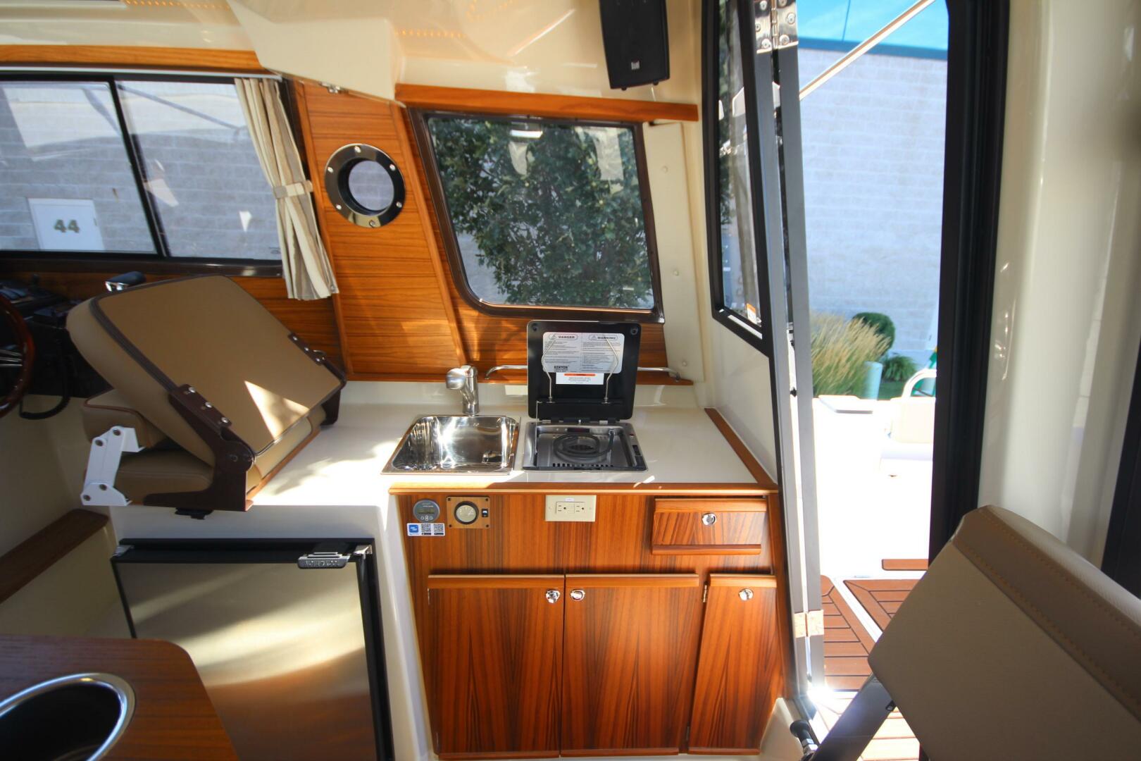 Slide: The Image of Ranger Tug R-25 Luxury Edition 2025 - 5594808