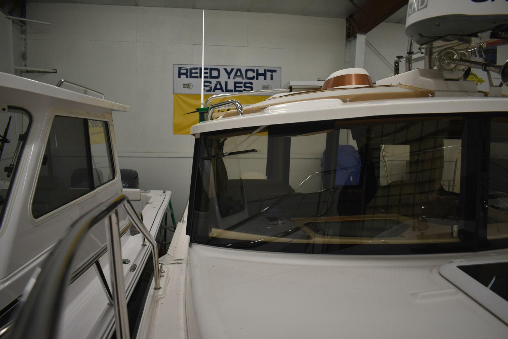 Slide: The Image of Ranger Tug R-27 LE 2019 - 5157093