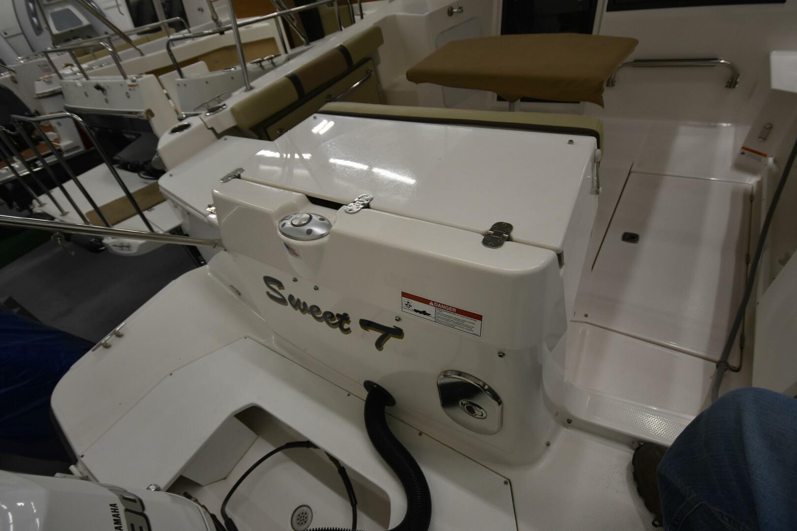 Slide: The Image of Ranger Tug R-27 LE 2019 - 5157096