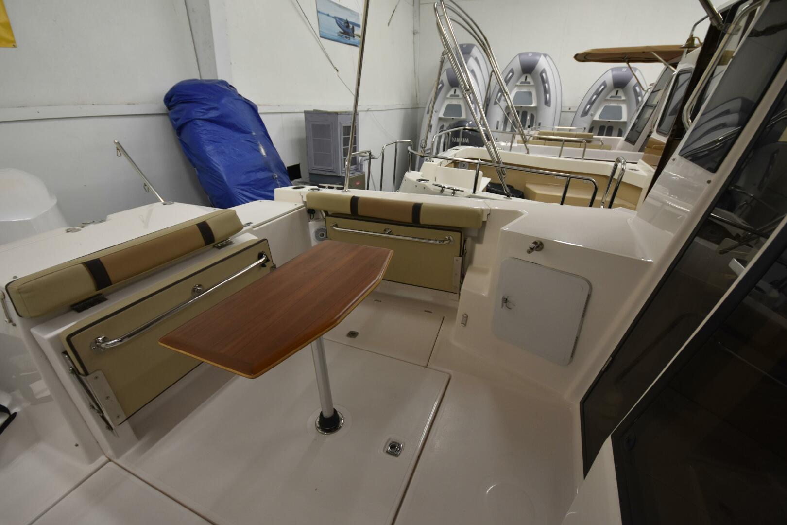 Slide: The Image of Ranger Tug R-27 LE 2019 - 5157098