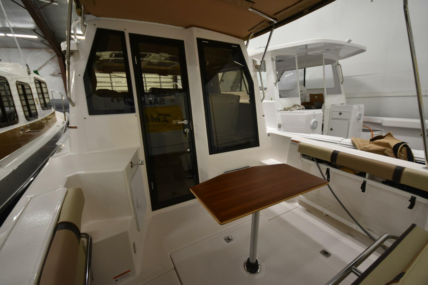 Slide: The Image of Ranger Tug R-27 LE 2019 - 5157100