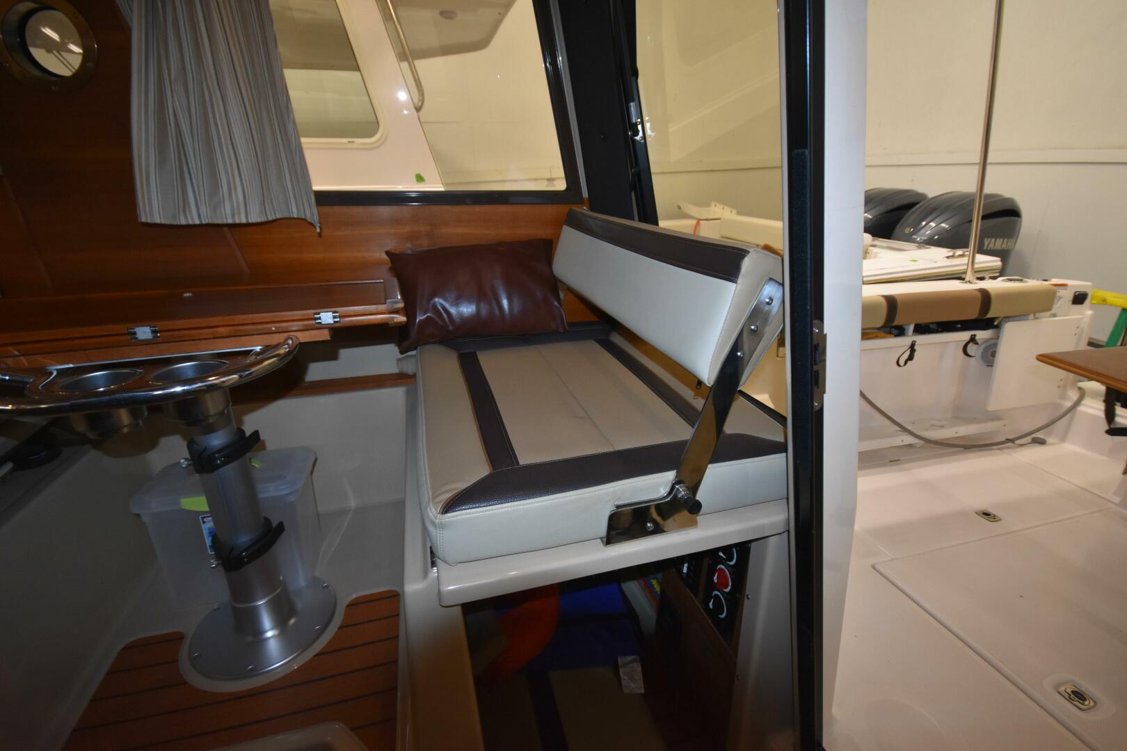 Slide: The Image of Ranger Tug R-27 LE 2019 - 5157135