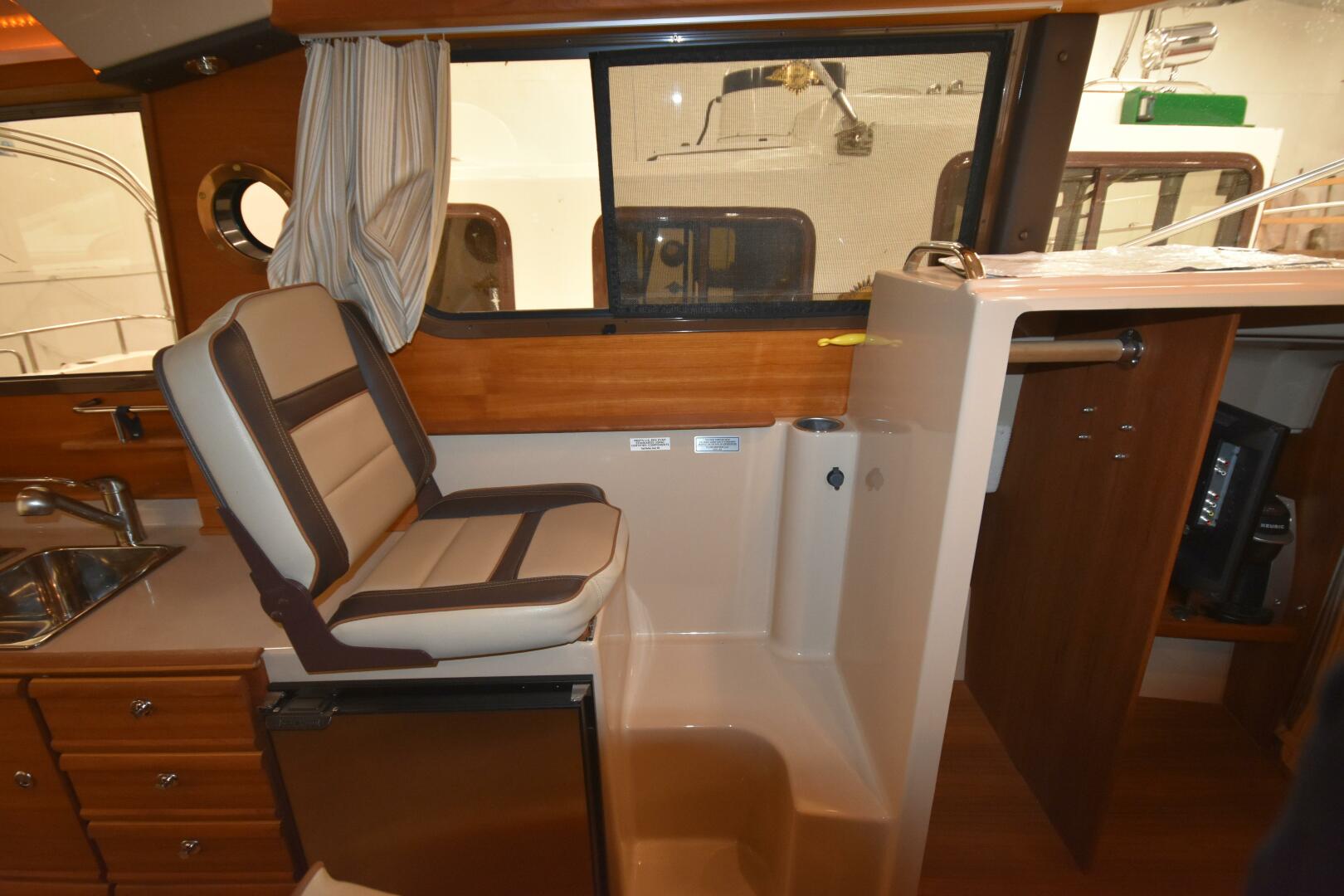 Slide: The Image of Ranger Tug R-27 LE 2019 - 5157147