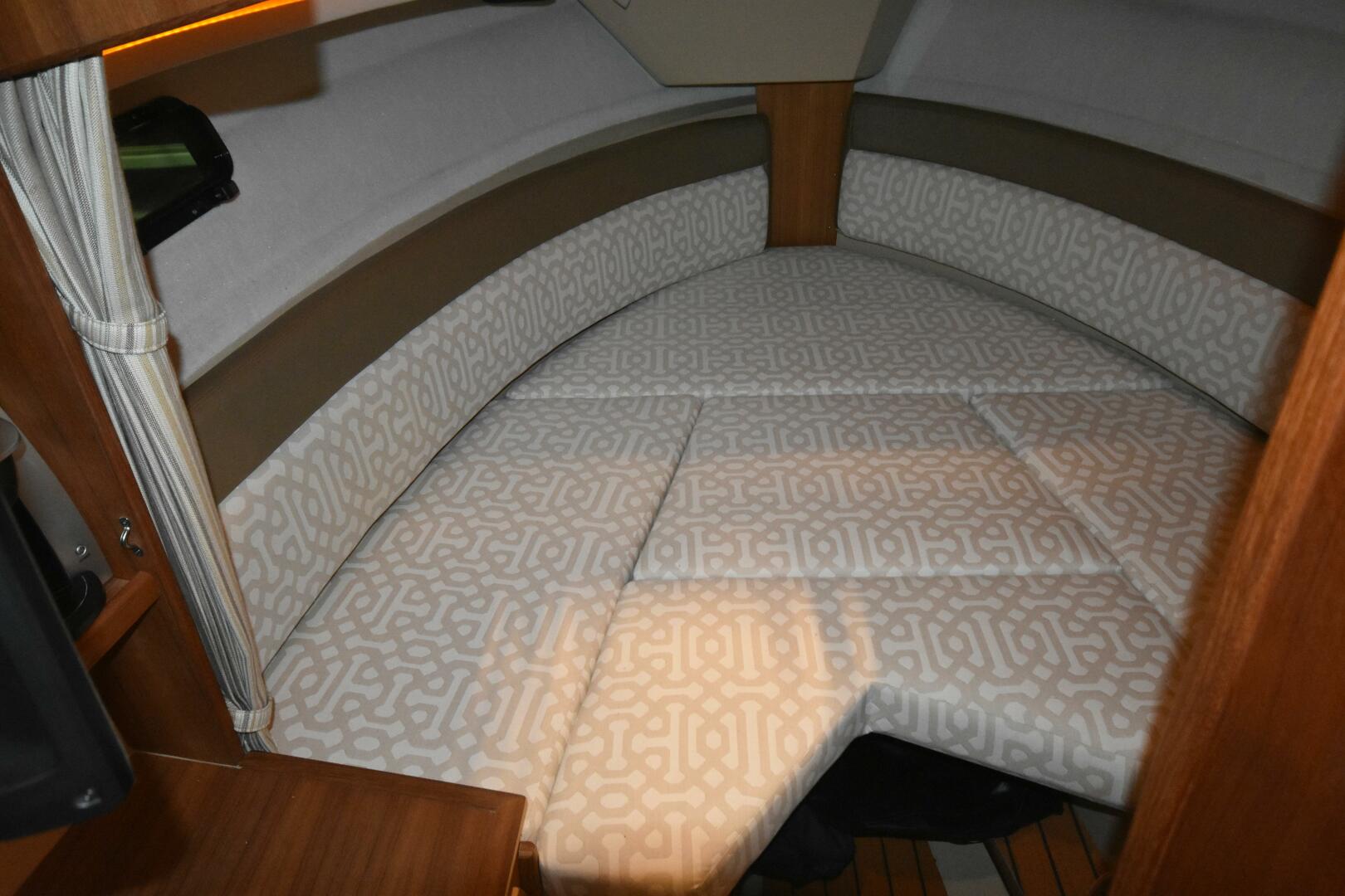 Slide: The Image of Ranger Tug R-27 LE 2019 - 5157166