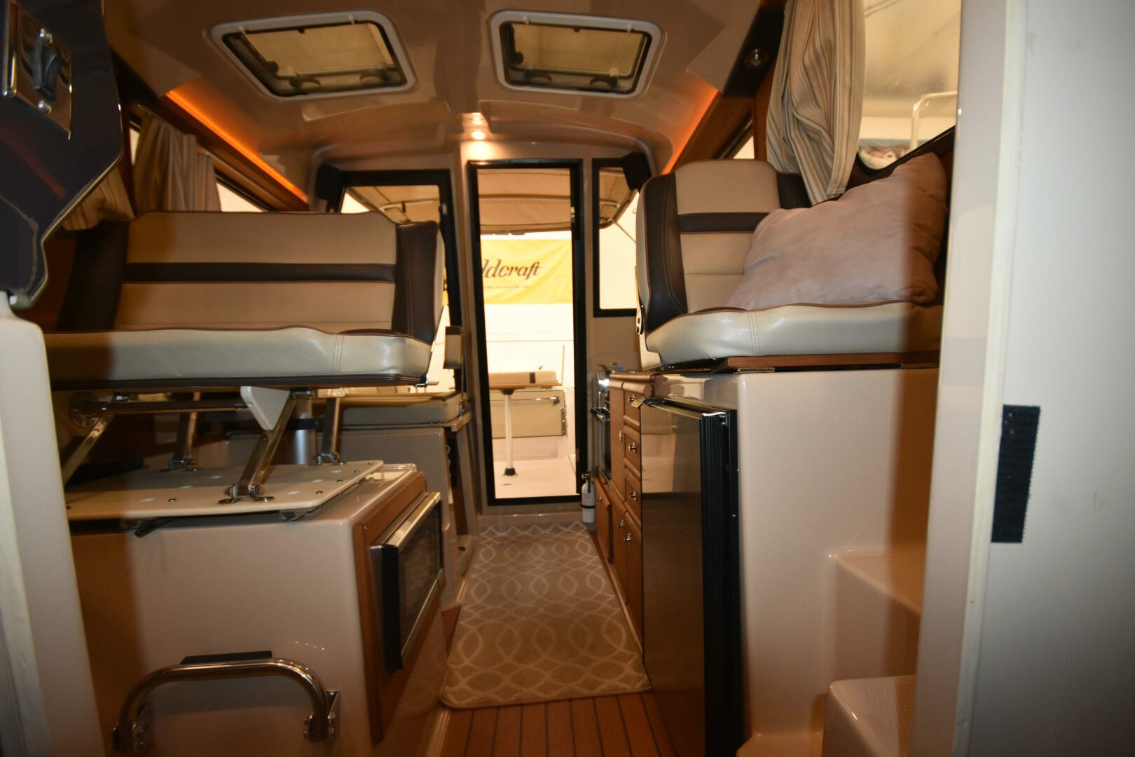 Slide: The Image of Ranger Tug R-27 LE 2019 - 5157183