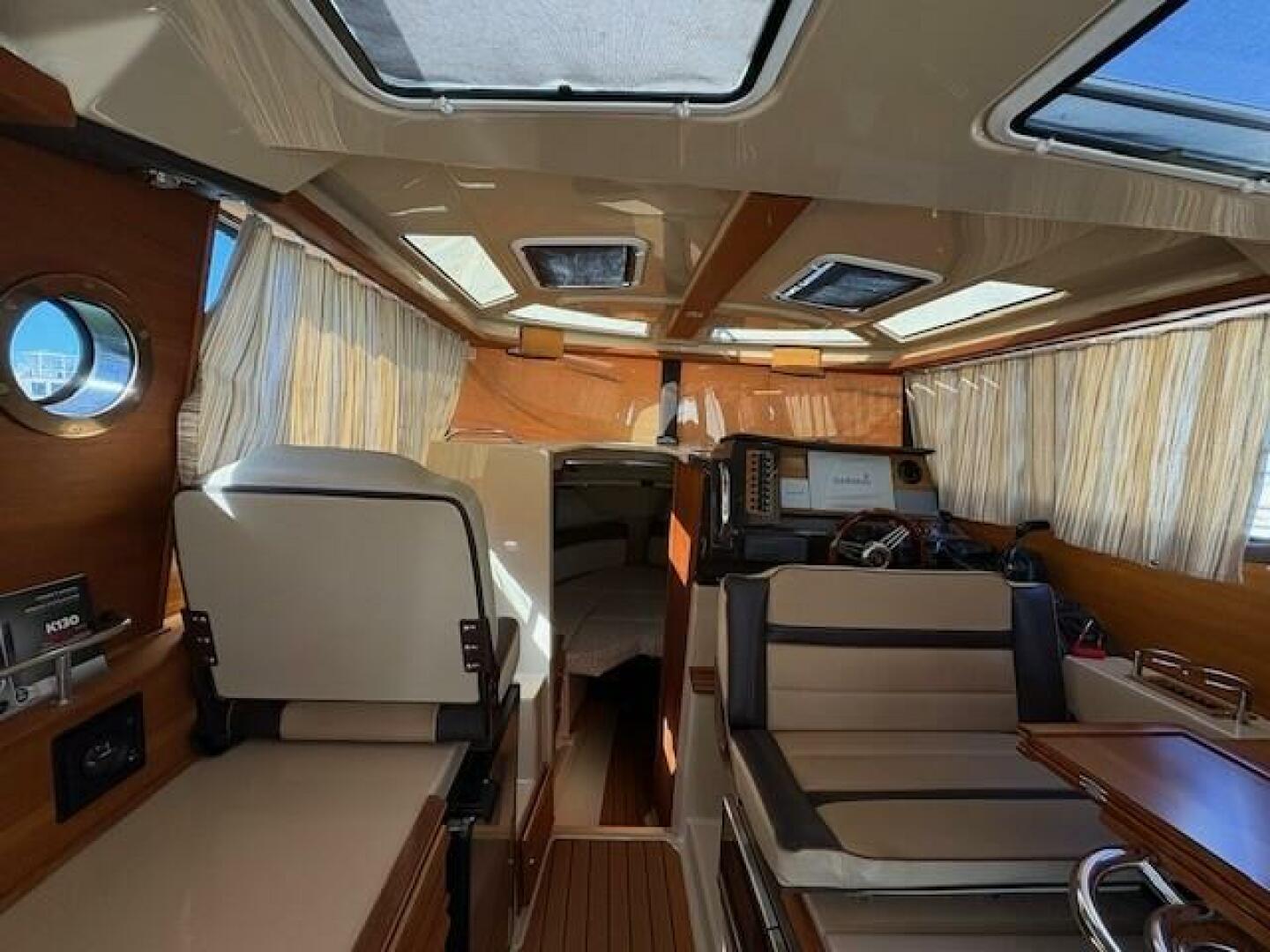 Slide: The Image of Ranger Tug R-27 LE 2019 - 5157228