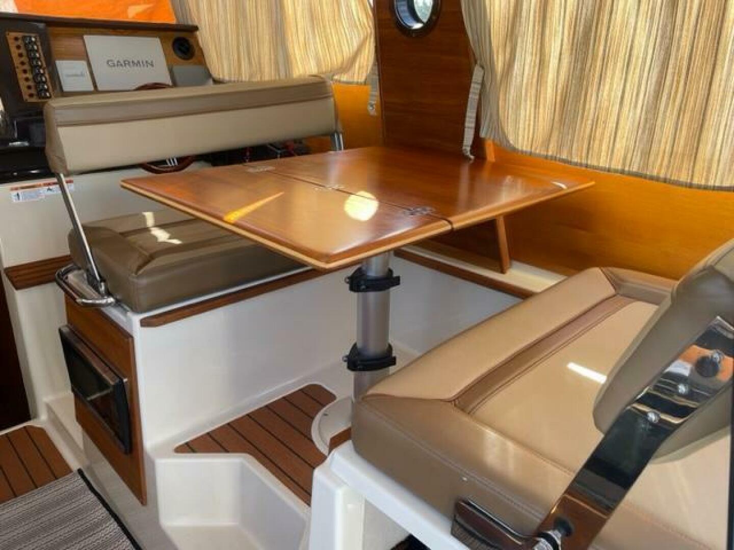 Slide: The Image of Ranger Tug R-27 Luxury Edition 2020 - 4658051