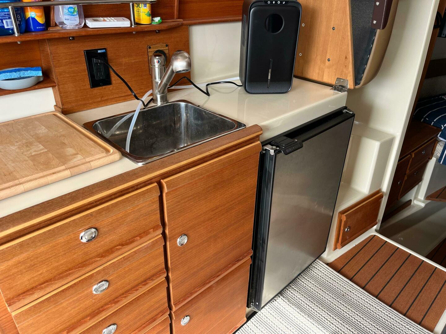 Slide: The Image of Ranger Tug R-27 Luxury Edition 2020 - 4658069