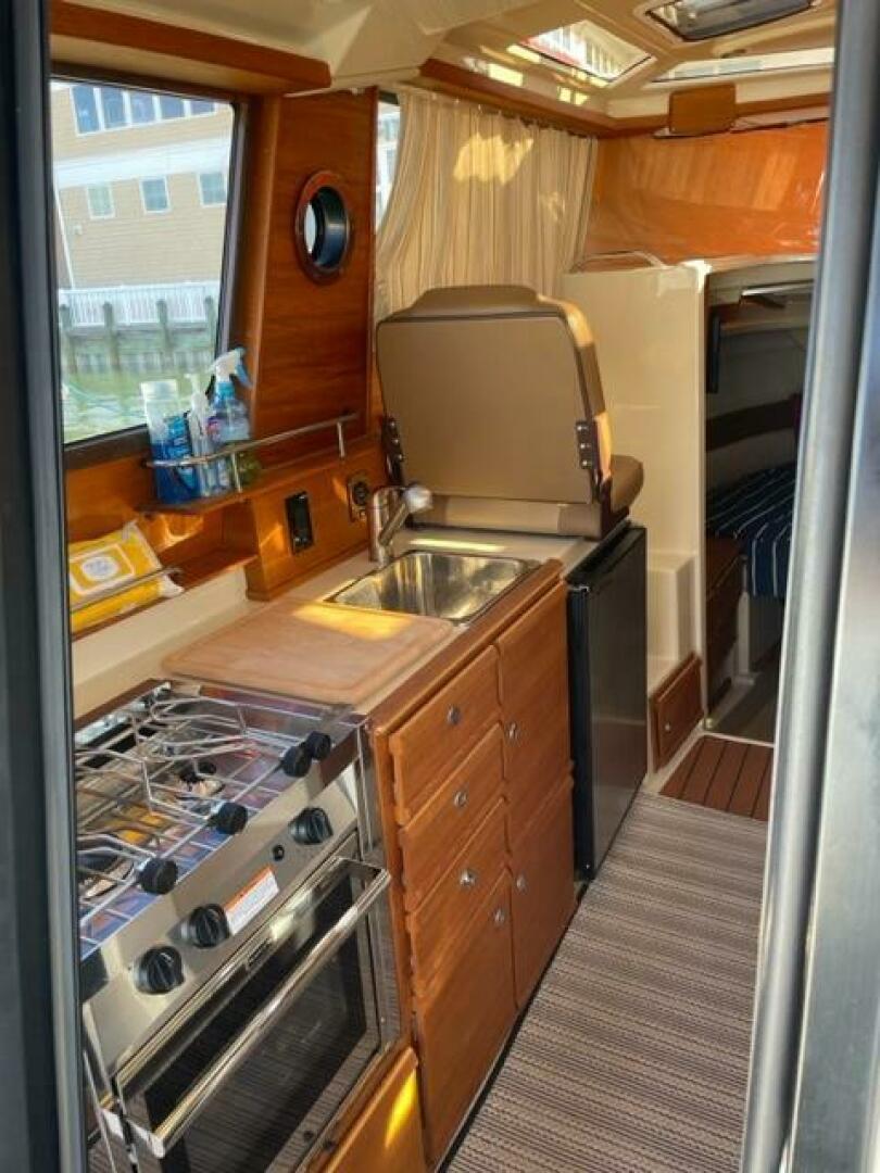 Slide: The Image of Ranger Tug R-27 Luxury Edition 2020 - 4658048