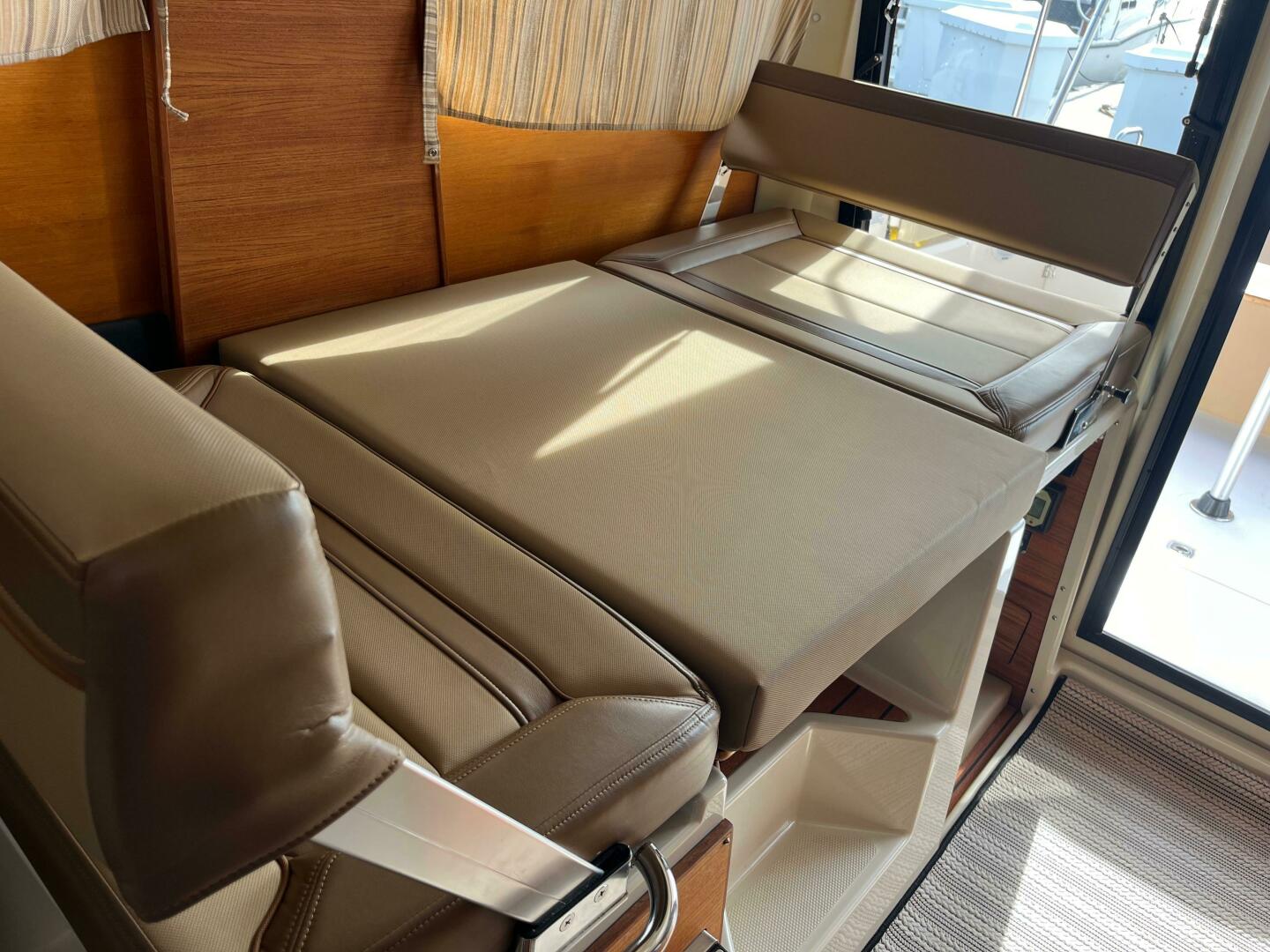 Slide: The Image of Ranger Tug R-27 Luxury Edition 2020 - 4658064