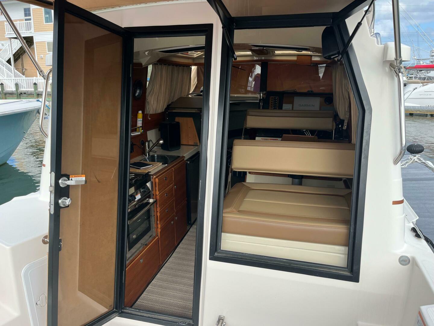 Slide: The Image of Ranger Tug R-27 Luxury Edition 2020 - 4658075