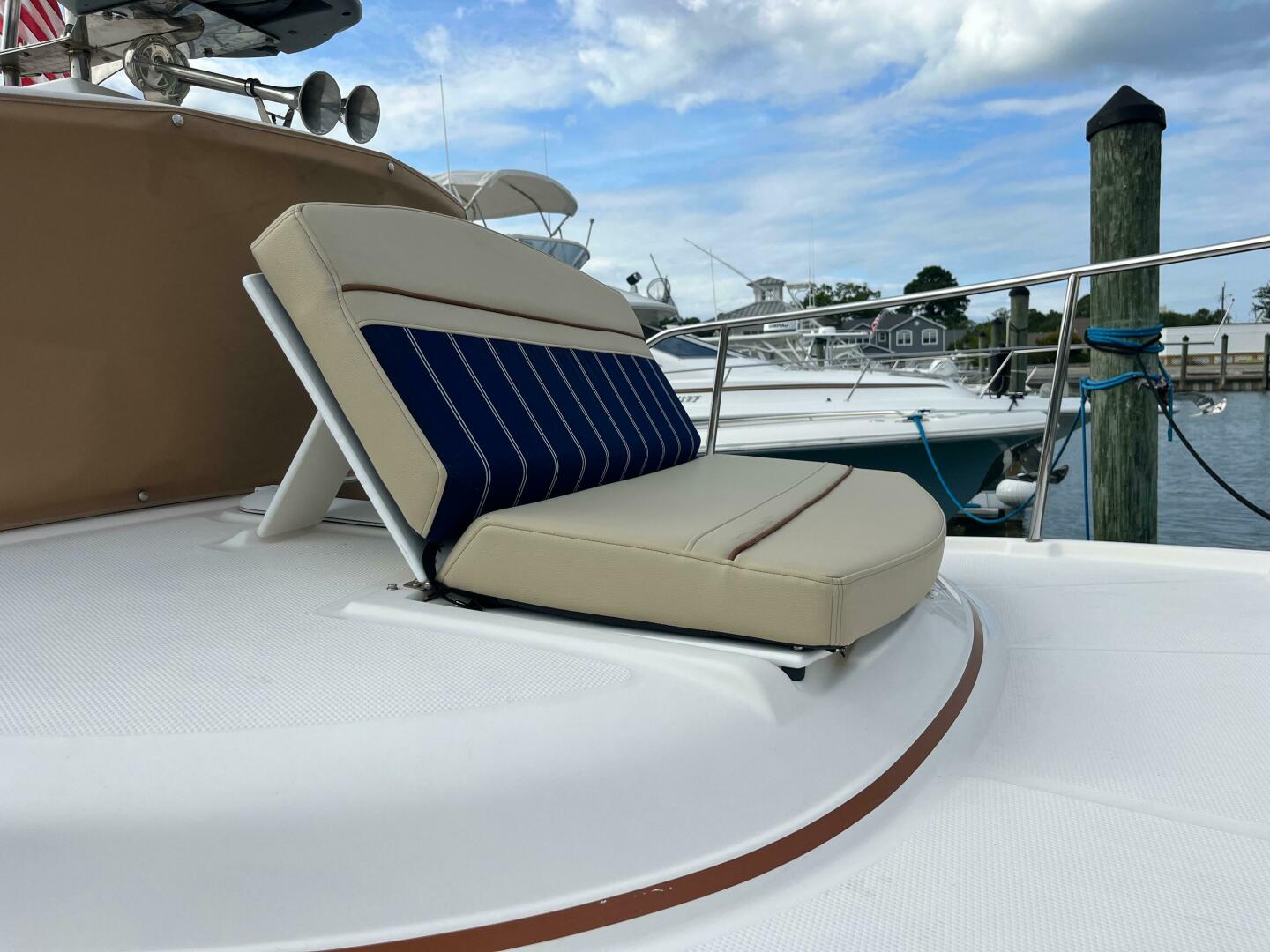 Slide: The Image of Ranger Tug R-27 Luxury Edition 2020 - 4658073