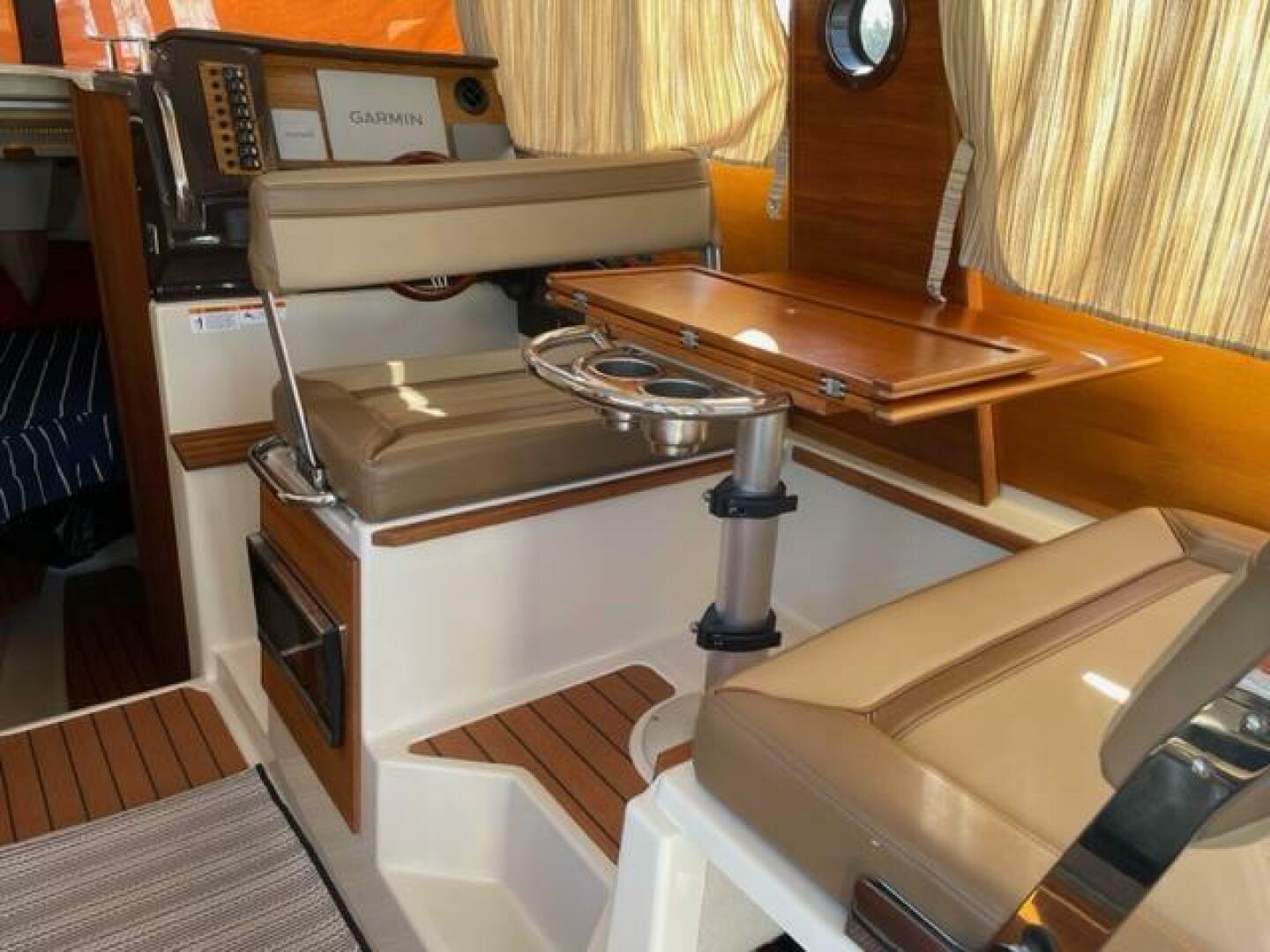 Slide: The Image of Ranger Tug R-27 Luxury Edition 2020 - 4658052