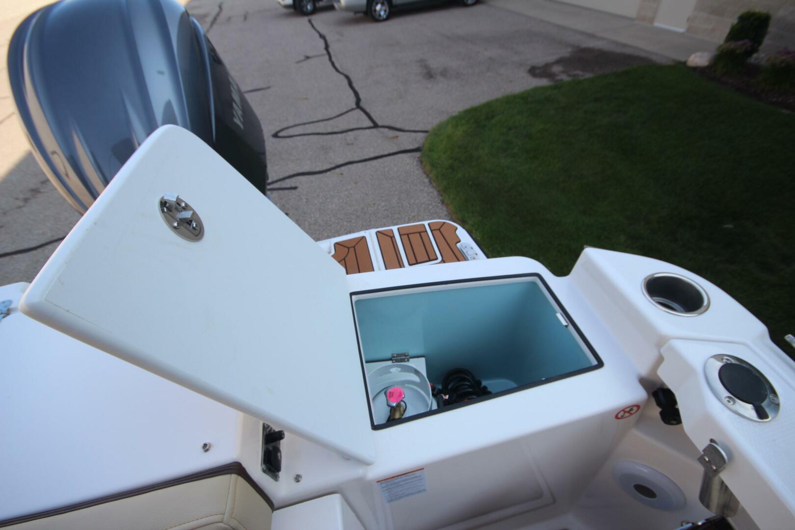 Slide: The Image of Ranger Tug R-27 Luxury Edition 2025 - 5157482