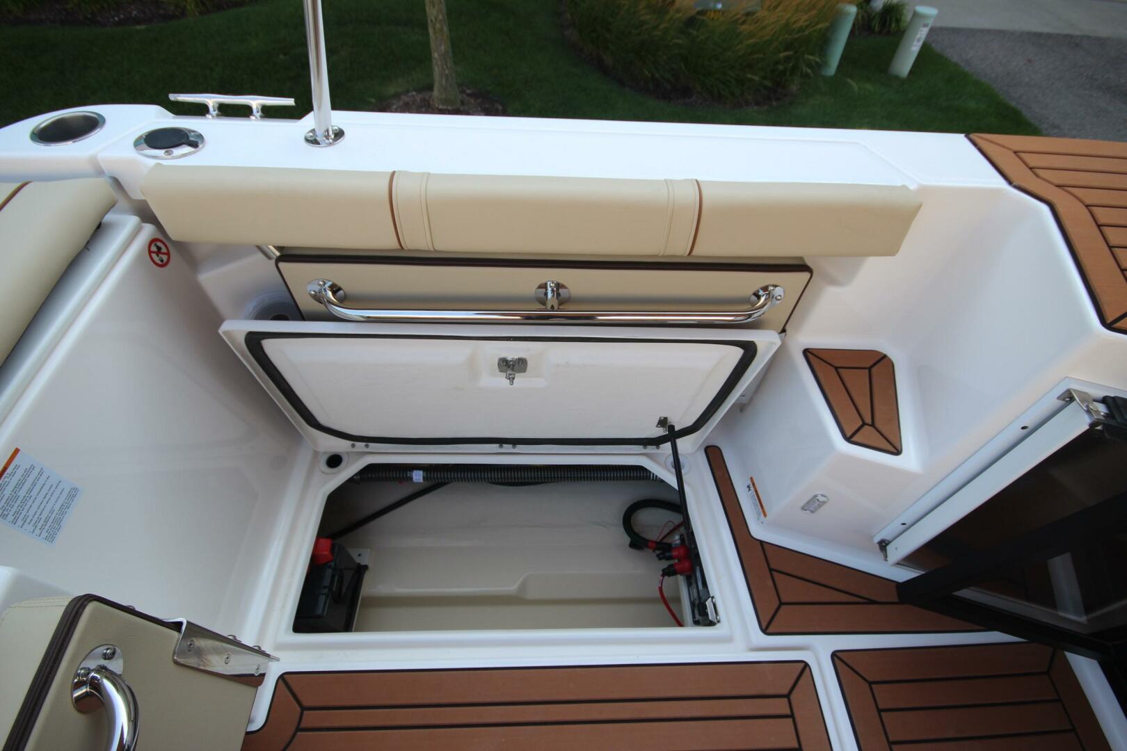 Slide: The Image of Ranger Tug R-27 Luxury Edition 2025 - 5157488