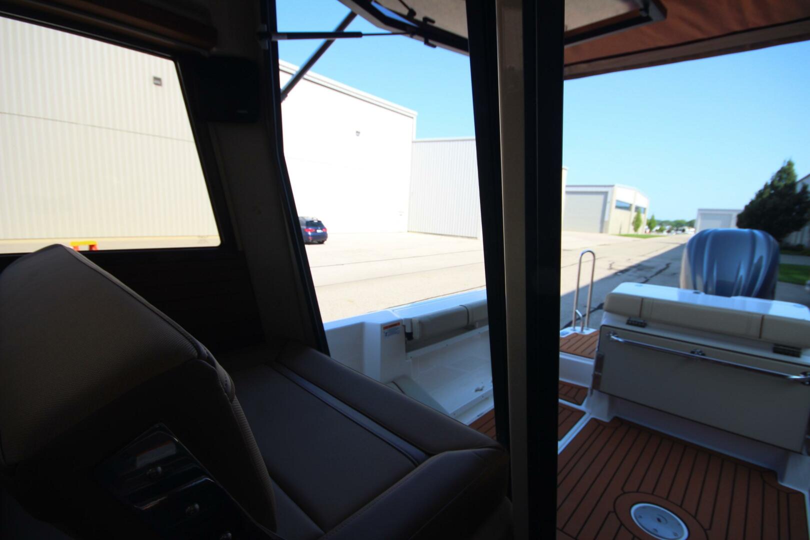 Slide: The Image of Ranger Tug R-27 Luxury Edition 2025 - 5157490